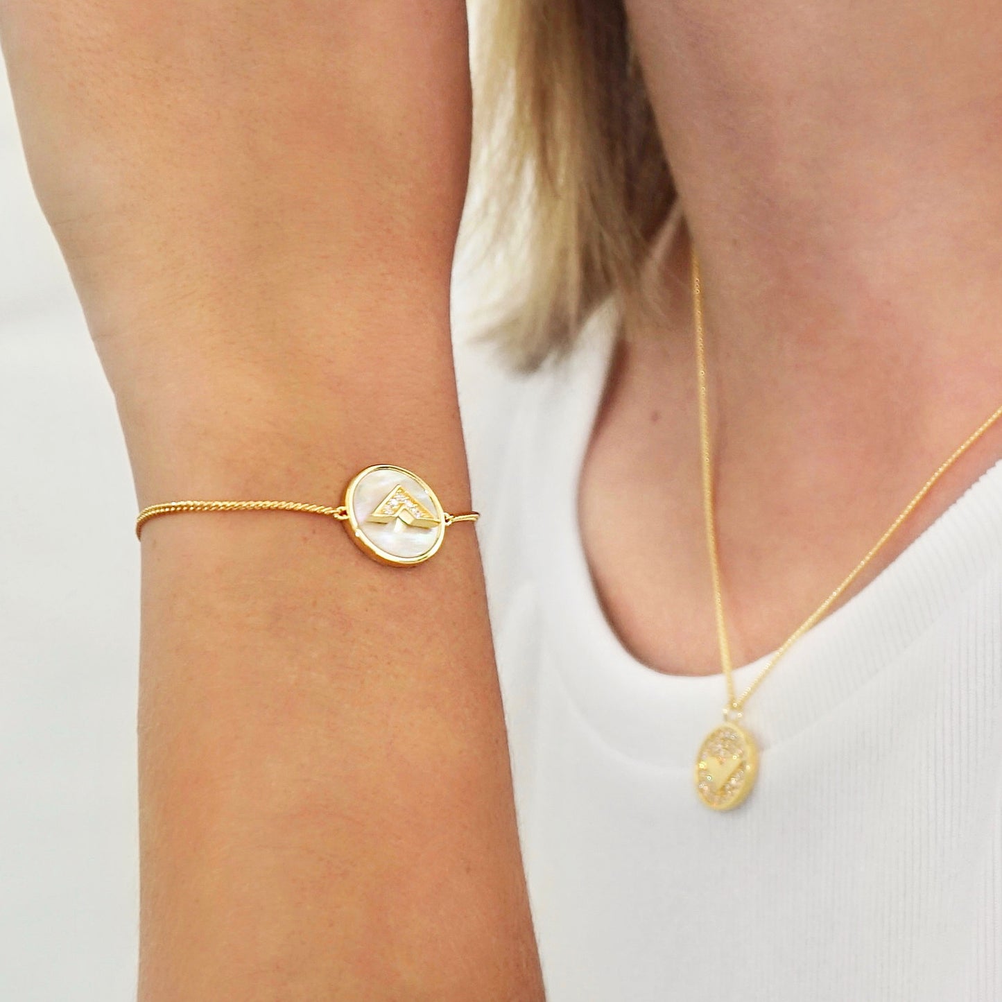 B1 Mother-of-pearl BRACELET